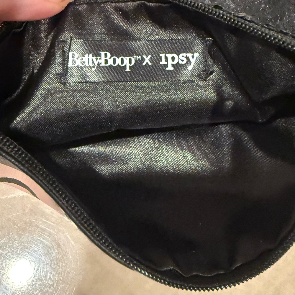 ipsy Betty Boop Makeup Bag - Picture 5 of 5